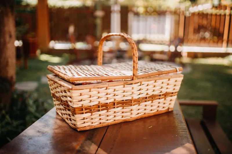 Hampers of Hope: The Peculiar British Ritual of Eating Outdoors Against All Odds